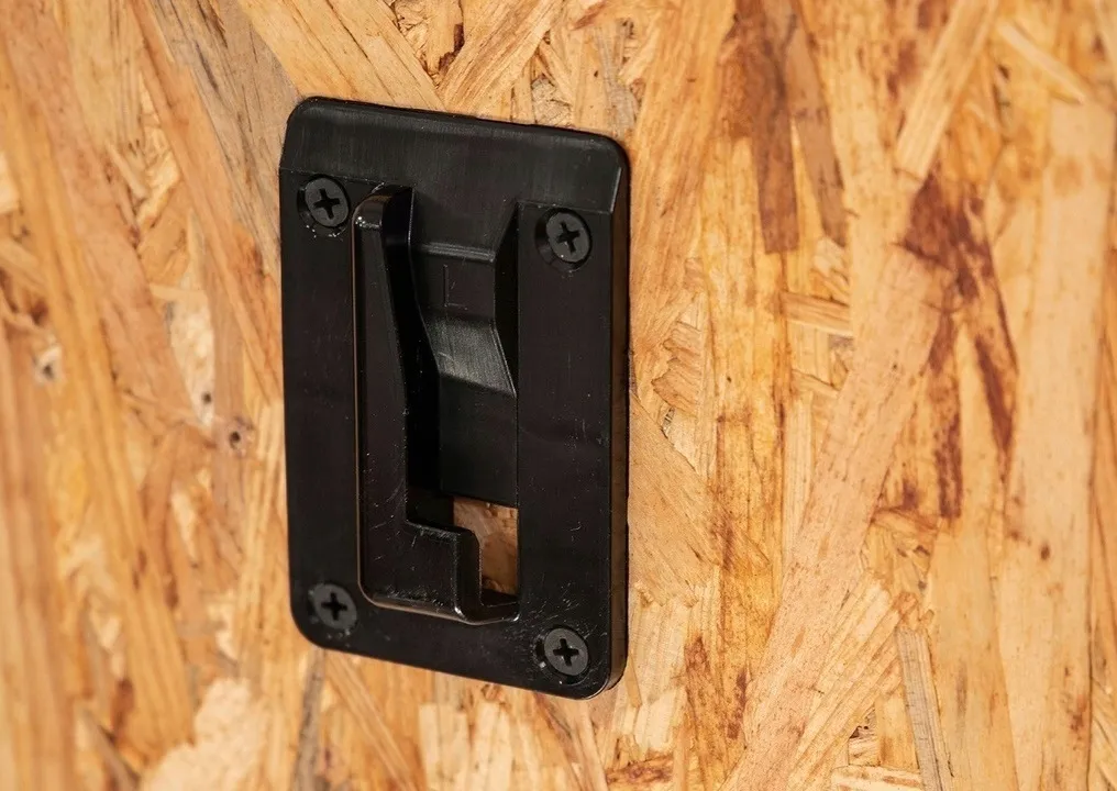 adaptery-uchwyty-scienne-do-organizerow-qbrick-system-one