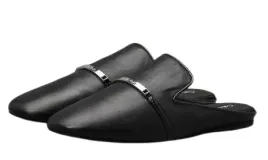 calvin-klein-czarne-skorzane-kapcie-damskie-z-metalowa-ozdoba-37-u1c