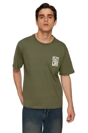 trendyol-man-meski-t-shirt-khaki-z-nadrukiem-na-piersi-s-5da
