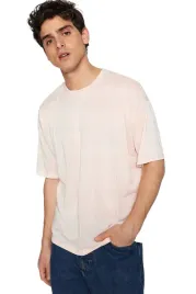 trendyol-man-meski-t-shirt-rozowy-z-okraglym-dekoltem-bez-nadruku-s-5da