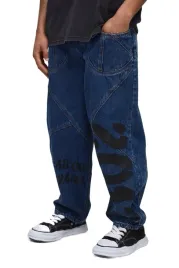 boohooman-luzne-jeansy-meskie-niebieskie-z-czarnym-nadrukiem-32-z3a
