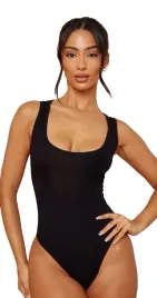 prettylittlething-body-dla-niskich-czarne-30-eke