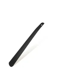 klasyczna-metalowa-lyzka-do-butow-sredniej-dlugosci-40cm-czarna