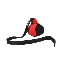 dingo-pilka-z-raczka-9cm-dl-65cm-zabawka-treningowa-czerwono-czarna-dla-psa