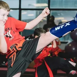 goleni-i-podbicia-dla-dzieci-mma-muay-thai-kick-boxing-chlopcy-i-dziewczeta