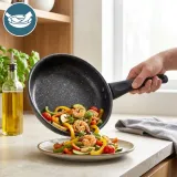 patelnia-granitowa-basic-line-24-cm-srednica-24-cm
