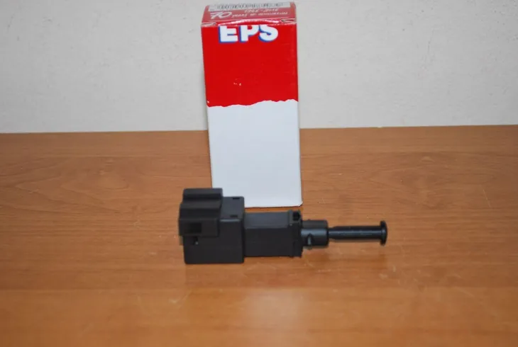 wlacznik-swiatel-stop-vw-numer-katalogowy-czesci-1-810-151