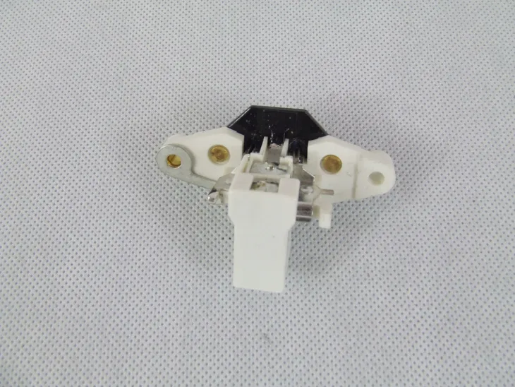regulator-napiecia-alternatora-numer-katalogowy-czesci-are0001