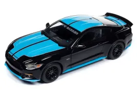 auto-world-ford-mustang-pettys-garage-2016-black-blue-1-18
