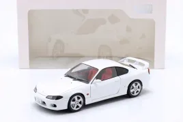solido-nissan-silvia-s15-spec-r-aero-1999-aspen-white-1-18-prezent