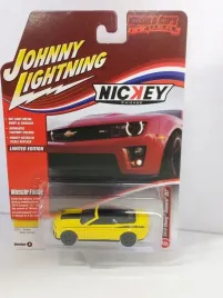 johnny-lightning-2013-chevrolet-camaro-zl1-1-64
