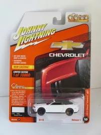 johnny-lightning-2012-chevrolet-camaro-zl1-convertible-summit-white-1-64