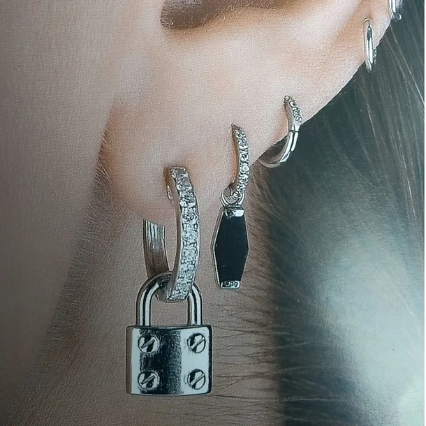 charms-klodka-srebrny-piercing-material-majacy-kontakt-z-cialem-stal-chirurgiczna