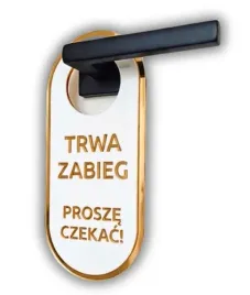 zawieszka-na-drzwi-klamke-trwa-zabieg-prosze-czekac-pleksi-akryl