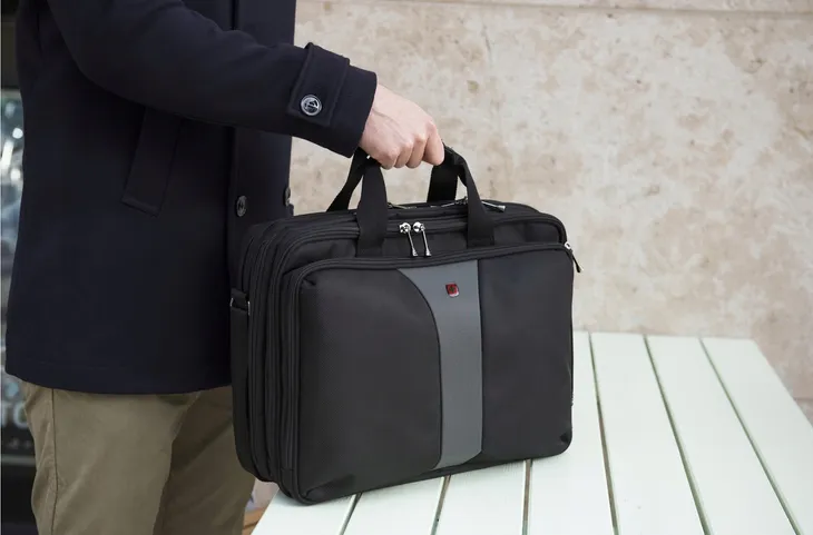 torba-na-laptopa-do-14-wenger-source-black-waga-z-opakowaniem-1-21-kg-wielkosc-matrycy-14