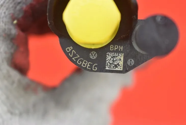 wtryskiwacz-cr-vw-golf-2-0tdi-08-waga-z-opakowaniem-1-kg