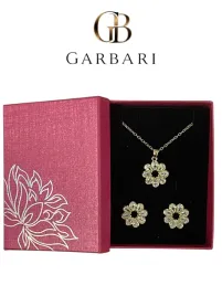 komplet-bizuterii-damskiej-kwiat-zloty-stal-tytanowa-naszyjnik-kolczyki