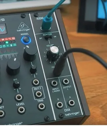 cu1a-modul-syntezatora-interfejs-audio-usb-22-eurorack-behringer-model-audio-cu1a
