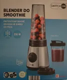 blender-do-smoothie-switch-on-z-kubkiem