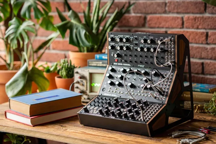 moog-subharmonicon-syntezator-analogowy-waga-z-opakowaniem-2-45-kg