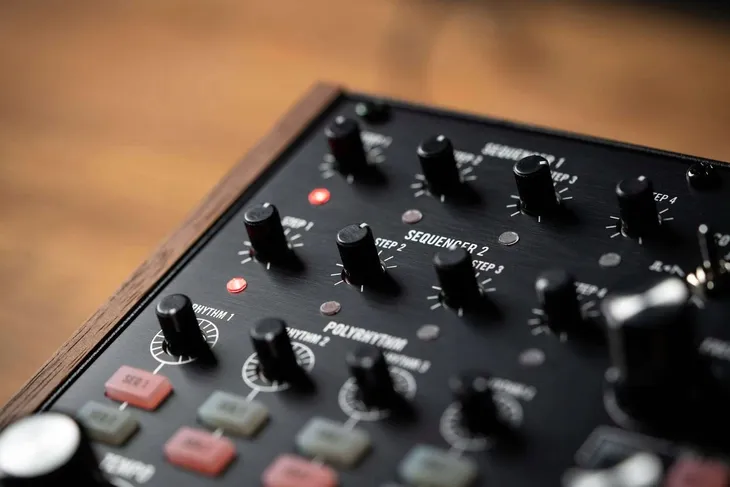 moog-subharmonicon-syntezator-analogowy-kod-producenta-moog