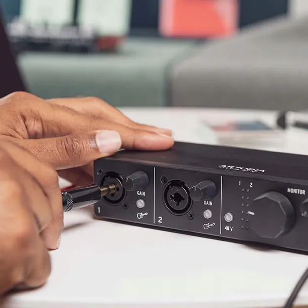 arturia-minifuse-2-interfejs-audio-usb-oprogramowanie-ableton-analog-lab-waga-z-opakowaniem-1-kg-kod-producenta-art000114