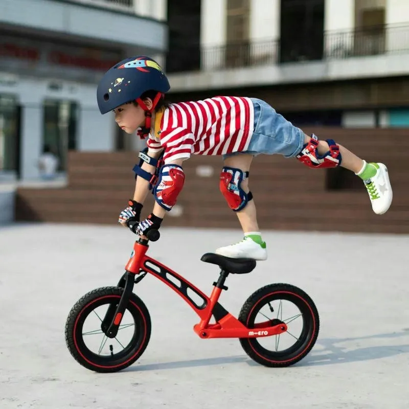 micro-kask-s-rakiety