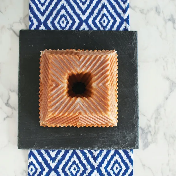 forma-do-babki-squared-gold-nordic-ware-wysokosc-produktu-9-cm