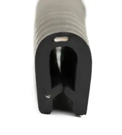 uszczelka-krawedziowa-zbrojona-na-rant-2-4-mm-t-4-czarna-100-cm
