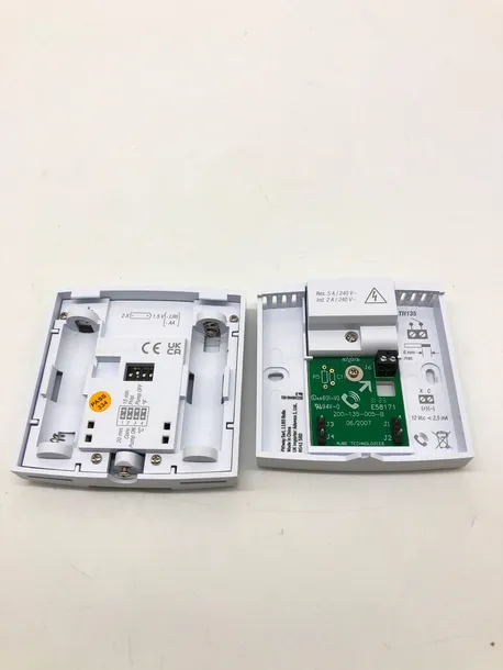 termostat-scienny-honeywell-dt135-stan-powystawowy