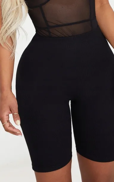 prettylittlething-spodenki-dopasowane-basic-44-ejl-linia-plus-size-duze-rozmiary