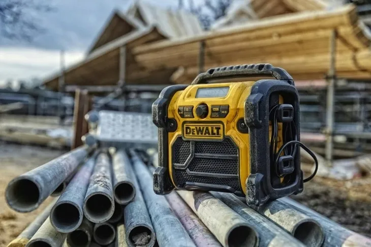 radio-budowlane-dewalt-dcr019