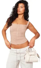 prettylittlething-top-bezowy-na-ramiaczkach-40-eje