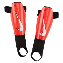 nike-ochraniacze-pilkarskie-charge-dx4610-635-m