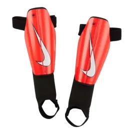 nike-ochraniacze-pilkarskie-charge-dx4610-635-s