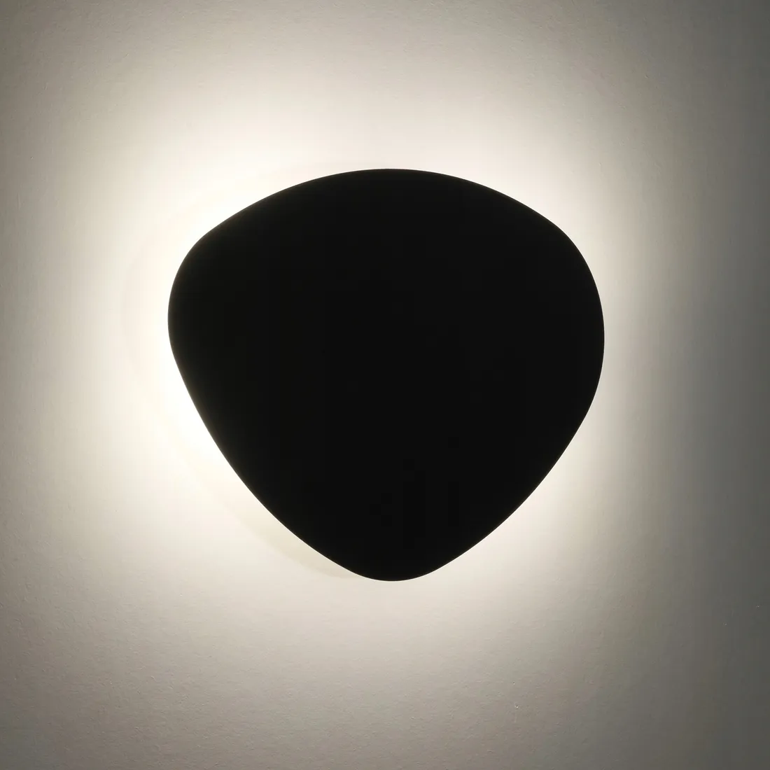 stone-black-kinkiet-2