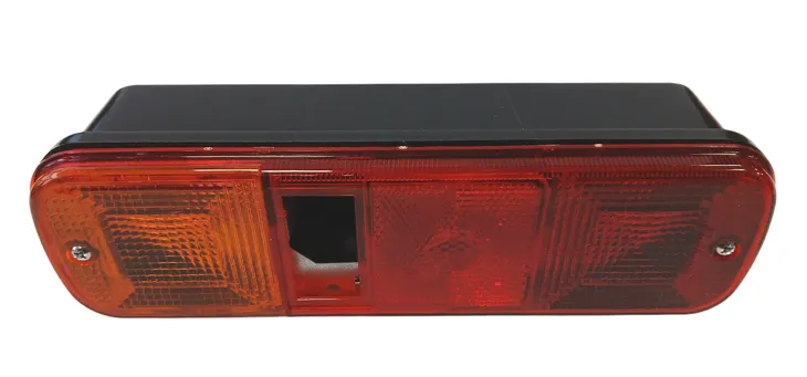 Lampa tylna z otworem do przy. opuszcz New Holland