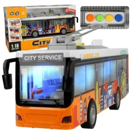 duzy-autobus-otwierane-drzwi-dzwieki-swiatla-naped-trolejbus-z-pantografem
