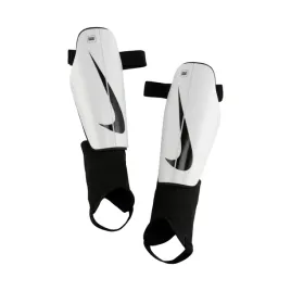ochraniacze-pilkarskie-nike-charge-biale-dx4608-100-s