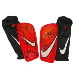 nagolenniki-nike-mercurial-lite-cr7-fj4869-696-czerwony-xl