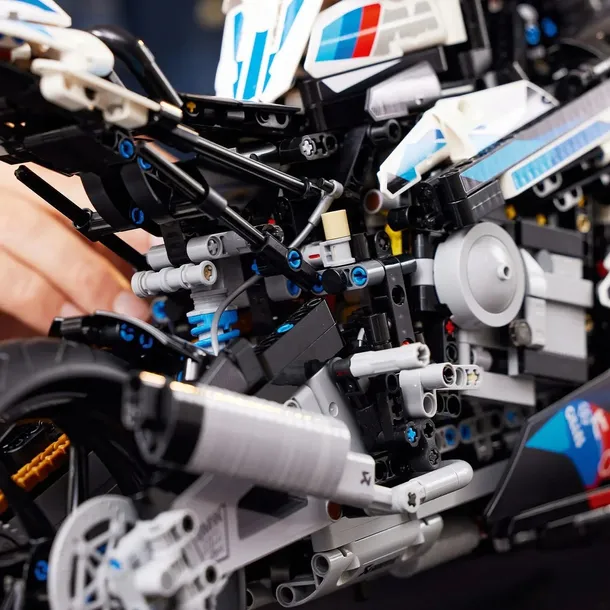 lego-technic-42130-bmw-m-1000-rr-wiek-dziecka-18-lat