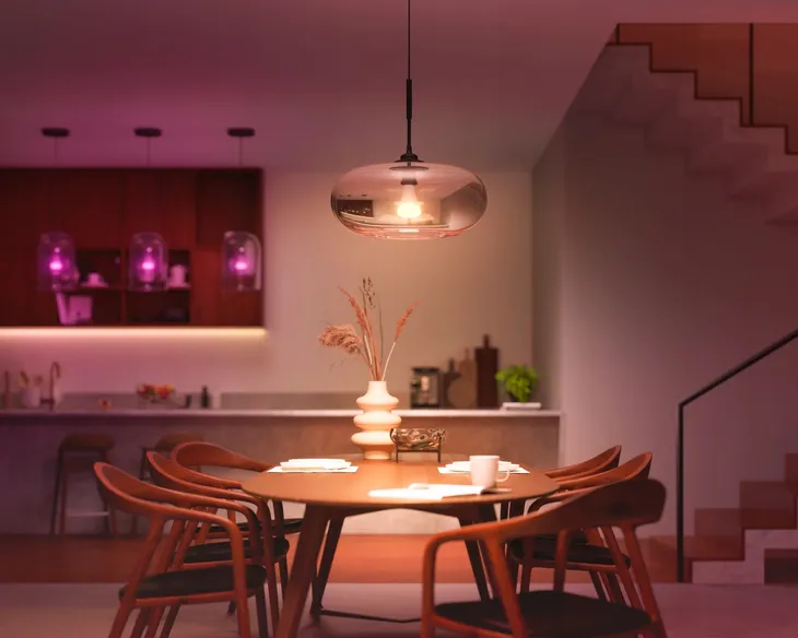 inteligentna-zarowka-led-philips-hue-6w-e27-bluetooth-zigbee-4-szt