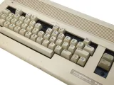 retro-komputer-commodore-64c-model-64c