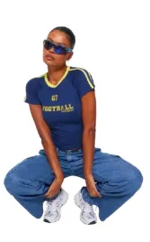 prettylittlething-top-granatowy-z-nadrukiem-42-ejr