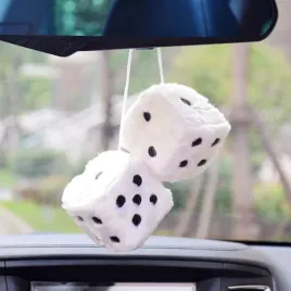 kostki-pluszowe-kosci-samochodowe-zawieszka-na-lusterko-fuzzy-dice-biale
