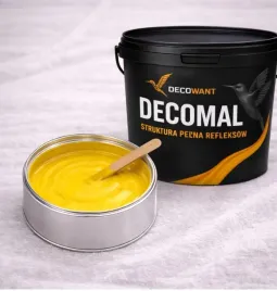 farba-dekoracyjna-metaliczna-decomal-zolty-1kg-na-sciane