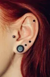 niebieski-fake-plug-o-ring-do-ucha-piercing4u-kolor-dominujacy-niebieski