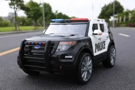 auto-na-akumulator-police-policja-dla-dziecka-z-megafonem-i-radiem-miekkie