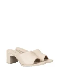 calvin-klein-bezowe-eleganckie-klapki-z-lakierowanym-obcasem-41-3da
