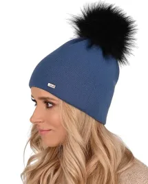gladka-ciepla-czapka-z-duzym-pomponem-jeans-a13
